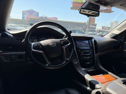 Used 2020 Cadillac Escalade ESV Luxury image 19