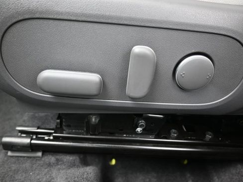 Used 2025 Hyundai Kona SEL FWD image 32