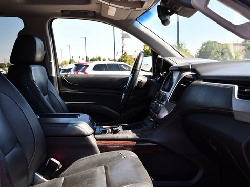 Used 2017 GMC Yukon SLT w/ Premium Edition AWD/4WD image 28