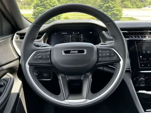 Used 2024 Jeep Grand Cherokee L Altitude AWD/4WD image 8