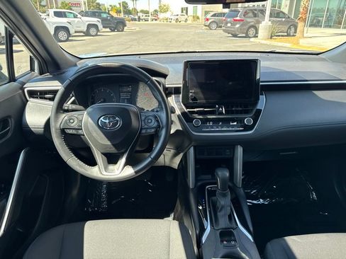 Used 2024 Toyota Corolla Cross AWD Hybrid w/ Moonroof Package image 18