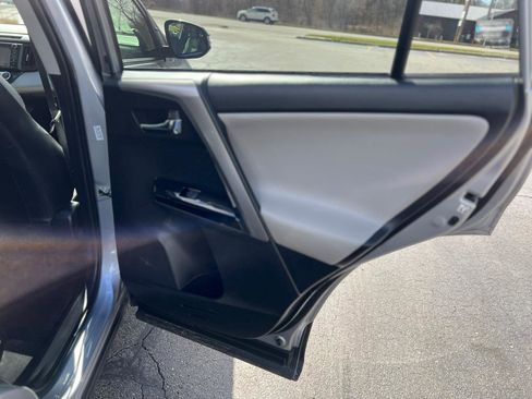Used 2018 Toyota RAV4 Limited w/ Carpet Mat Package image 36