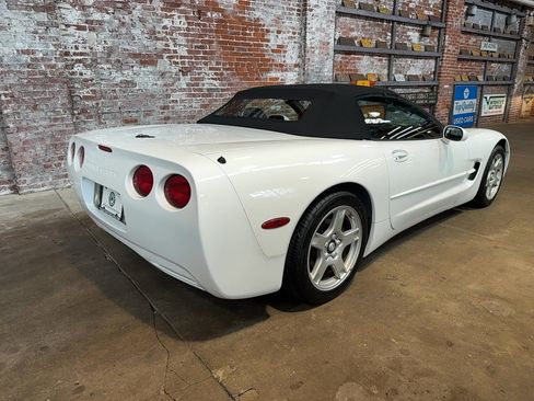 Used 1998 Chevrolet Corvette Convertible w/ Memory Pkg RWD image 2