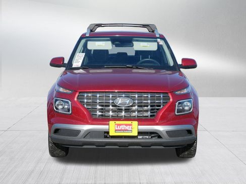 Used 2023 Hyundai Venue Limited image 2