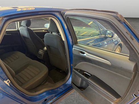 Used 2017 Ford Fusion SE w/ Fusion SE Technology Package image 14