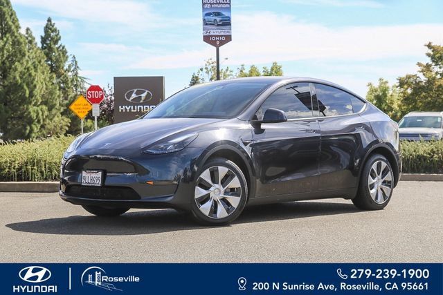 Used 2024 Tesla Model Y Long Range AWD/4WD image 1