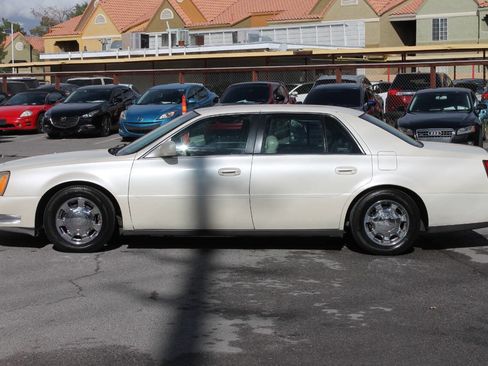 Used 2000 Cadillac De Ville w/ Comfort/Convenience Pkg image 4