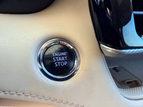 Used 2022 Toyota Highlander Platinum image 11