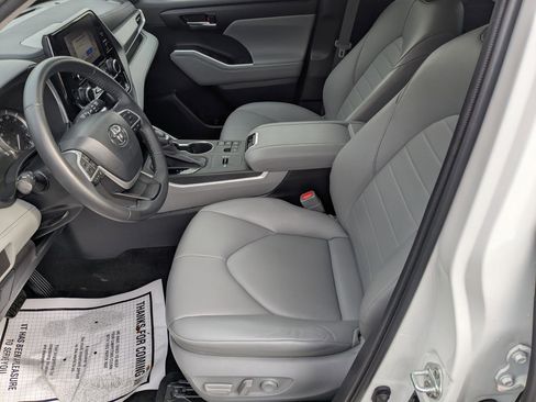 Used 2023 Toyota Highlander XLE image 20