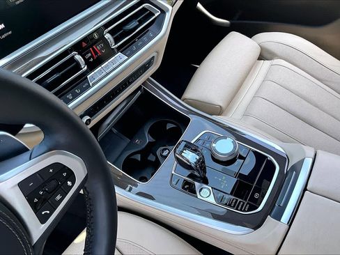 Used 2022 BMW X5 sDrive40i w/ M Sport Package RWD image 17