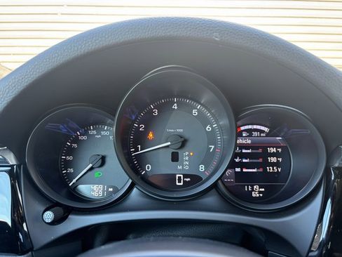 Certified 2025 Porsche Macan image 15