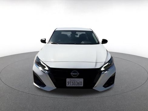Used 2025 Nissan Altima 2.5 SV FWD image 4
