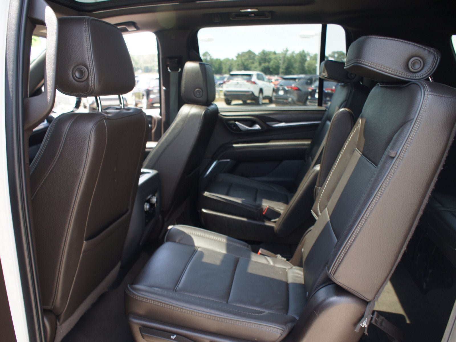 Used 2022 GMC Yukon XL Denali RWD image 16