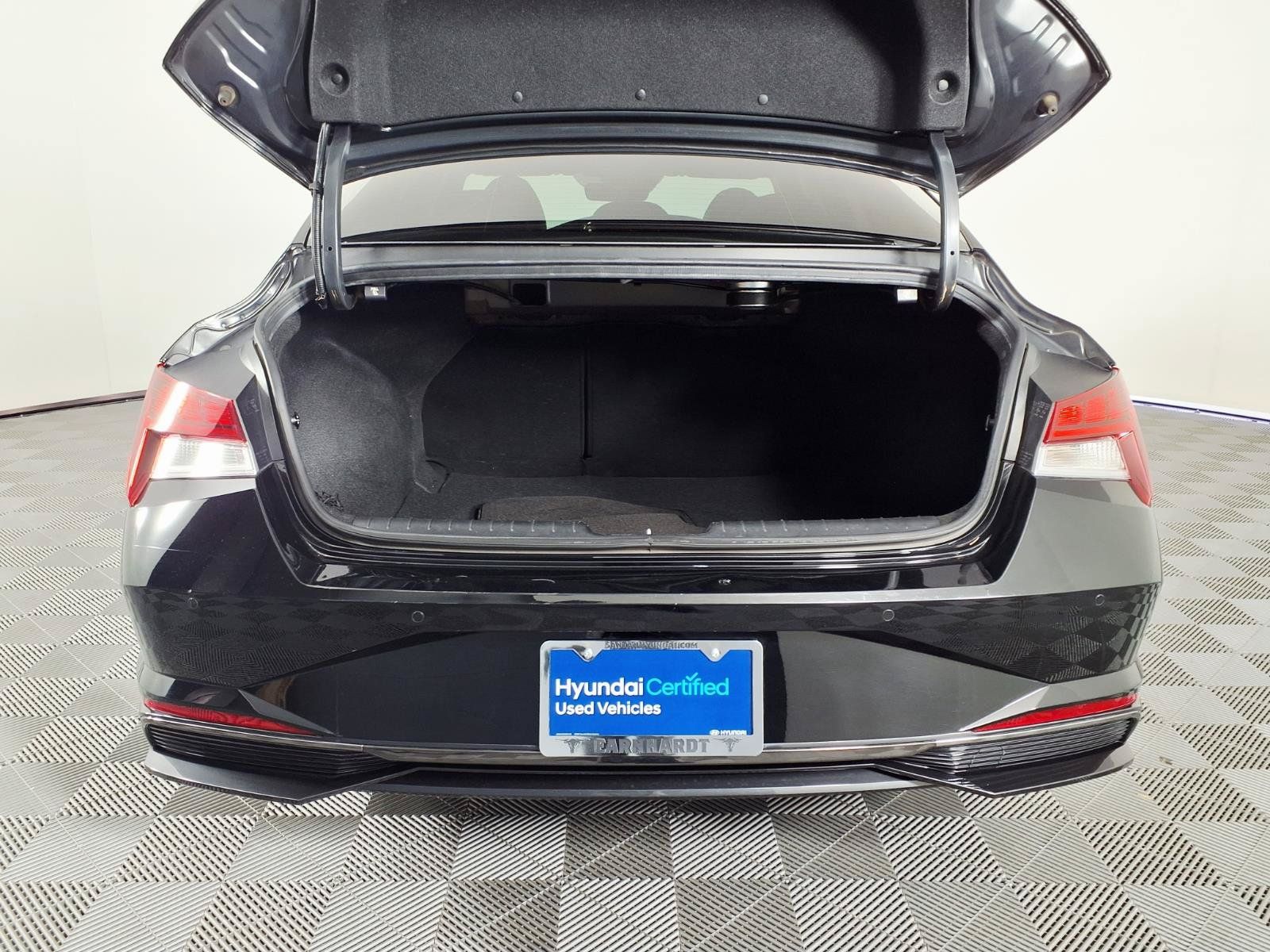 Certified 2023 Hyundai Elantra Limited FWD image 8