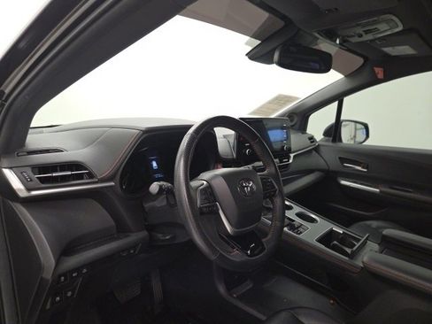 Used 2023 Toyota Sienna XSE image 12