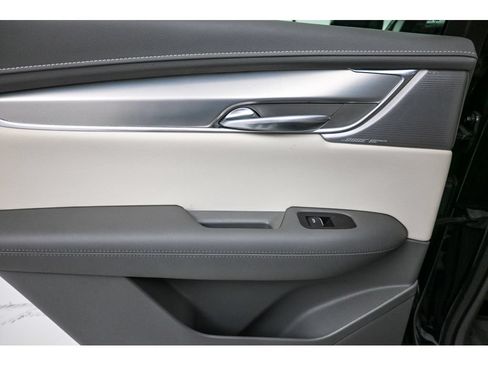 Certified 2022 Cadillac XT5 Premium Luxury FWD image 24