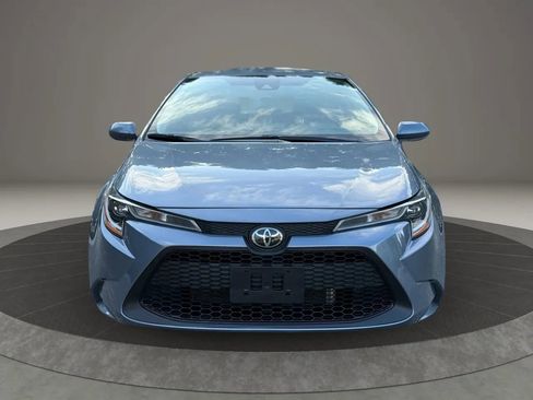 Used 2022 Toyota Corolla LE image 2