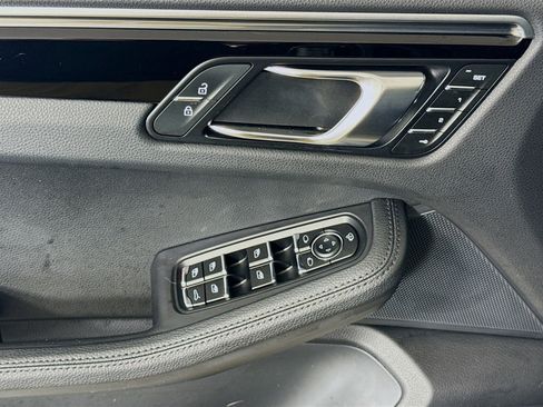 Certified 2023 Porsche Macan Turbo AWD/4WD image 11