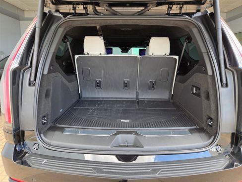 New 2026 Cadillac Escalade ESV Platinum Sport w/ LPO, Floor Liner Package AWD/4WD image 34