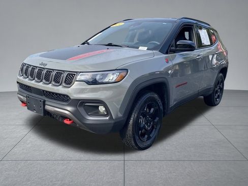 Used 2024 Jeep Compass Trailhawk image 2