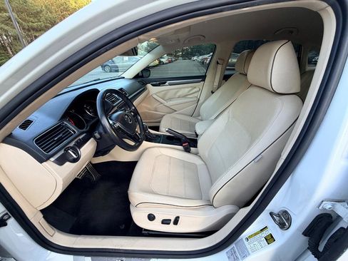 Used 2017 Volkswagen Passat 1.8T R-Line FWD image 9