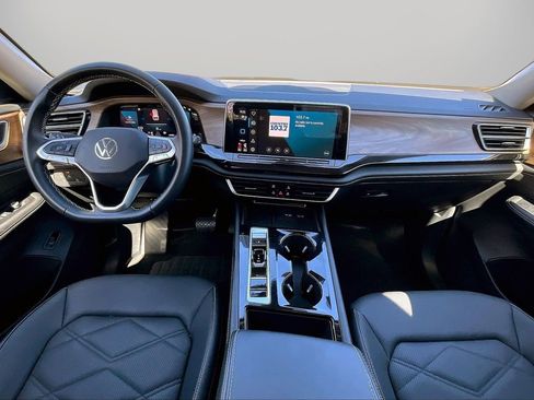 Used 2025 Volkswagen Atlas SE image 14