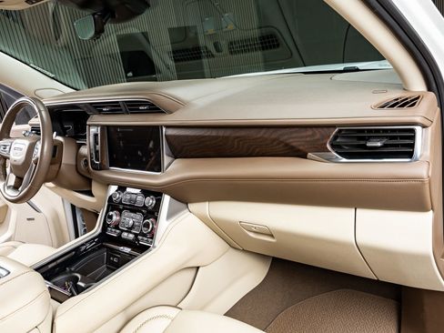 Used 2023 GMC Yukon Denali w/ Denali Reserve Package image 14