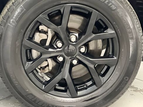 Used 2024 Jeep Grand Cherokee L Laredo image 70