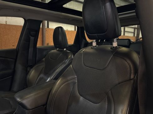 Used 2019 Jeep Cherokee Limited w/ Technology Group AWD/4WD image 20