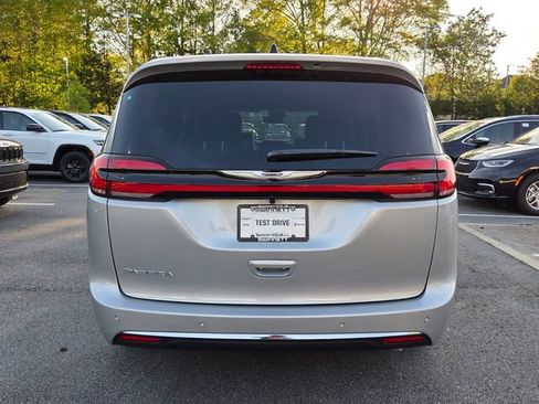 New 2026 Chrysler Pacifica Select image 7