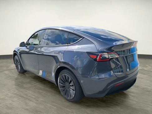Used 2024 Tesla Model Y Long Range image 3