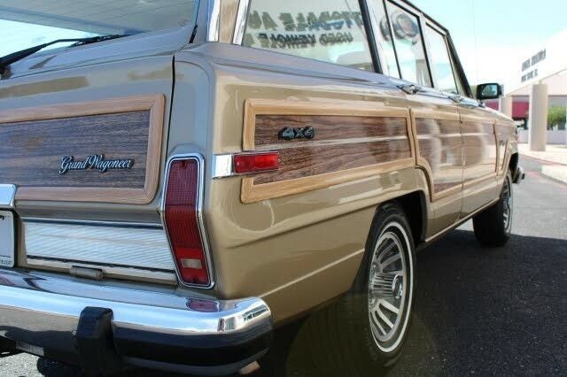 Used 1990 Jeep Grand Wagoneer AWD/4WD image 38