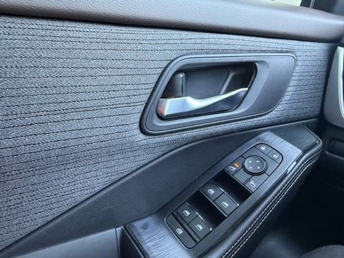 Certified 2021 Nissan Rogue SV image 26