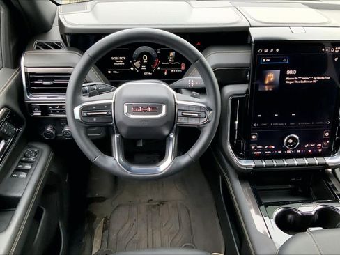 Used 2025 GMC Yukon XL Elevation image 5