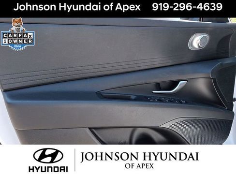Used 2025 Hyundai Elantra Hybrid FWD image 11