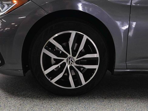 Used 2025 Volkswagen Jetta SE FWD image 5