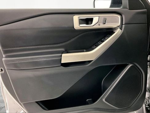 Used 2023 Ford Explorer Limited image 17