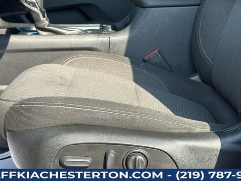 Used 2023 Chevrolet Traverse LT FWD image 25