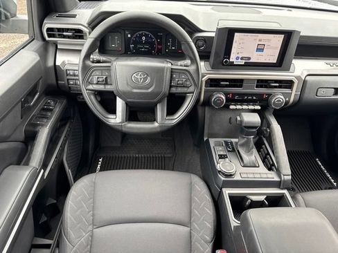 Used 2025 Toyota Tacoma SR5 AWD/4WD image 5