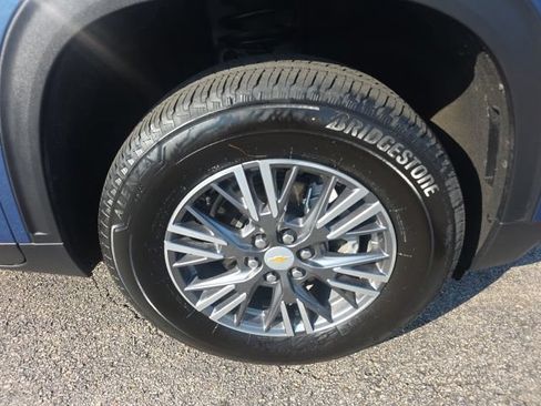 Used 2026 Chevrolet Traverse LT AWD/4WD image 9