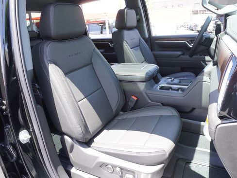 New 2025 GMC Sierra 2500 Denali w/ Denali Reserve Package image 14