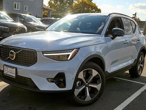 New 2026 Volvo XC40 B5 Plus w/ Protection Package Premier image 2