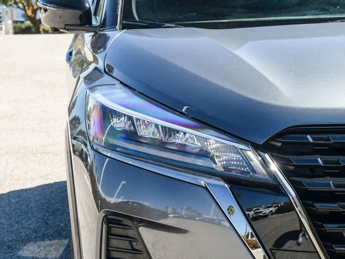 Used 2022 Nissan Kicks SR w/ Interior Electronics Package FWD image 4