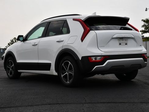 Used 2024 Kia Niro EX FWD image 5