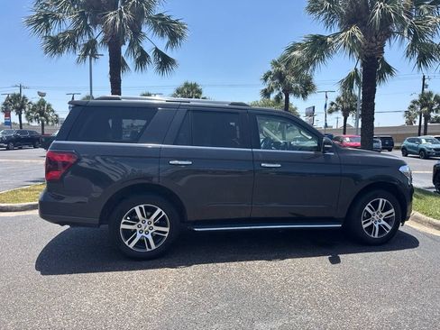 Used 2022 Ford Expedition Limited AWD/4WD image 5