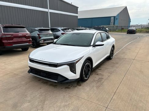 Used 2025 Kia K4 EX FWD image 1