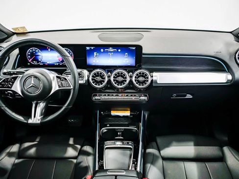 Used 2026 Mercedes-Benz GLB 250 image 12
