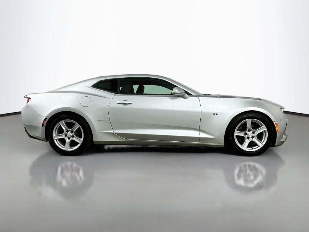 Used 2017 Chevrolet Camaro LT RWD image 8