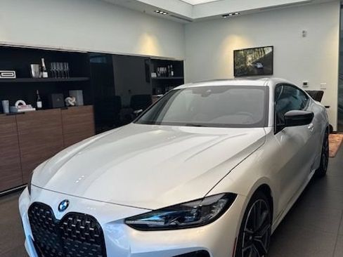 Used 2023 BMW 430i Coupe w/ M Sport Package RWD image 2