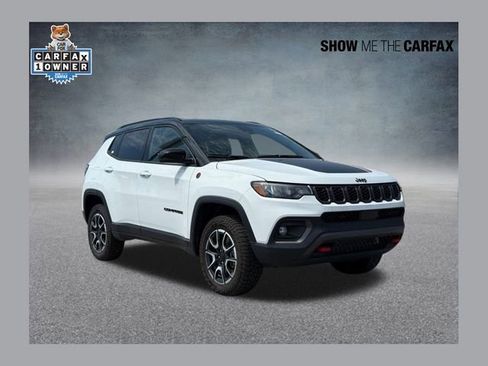Used 2024 Jeep Compass Trailhawk image 1